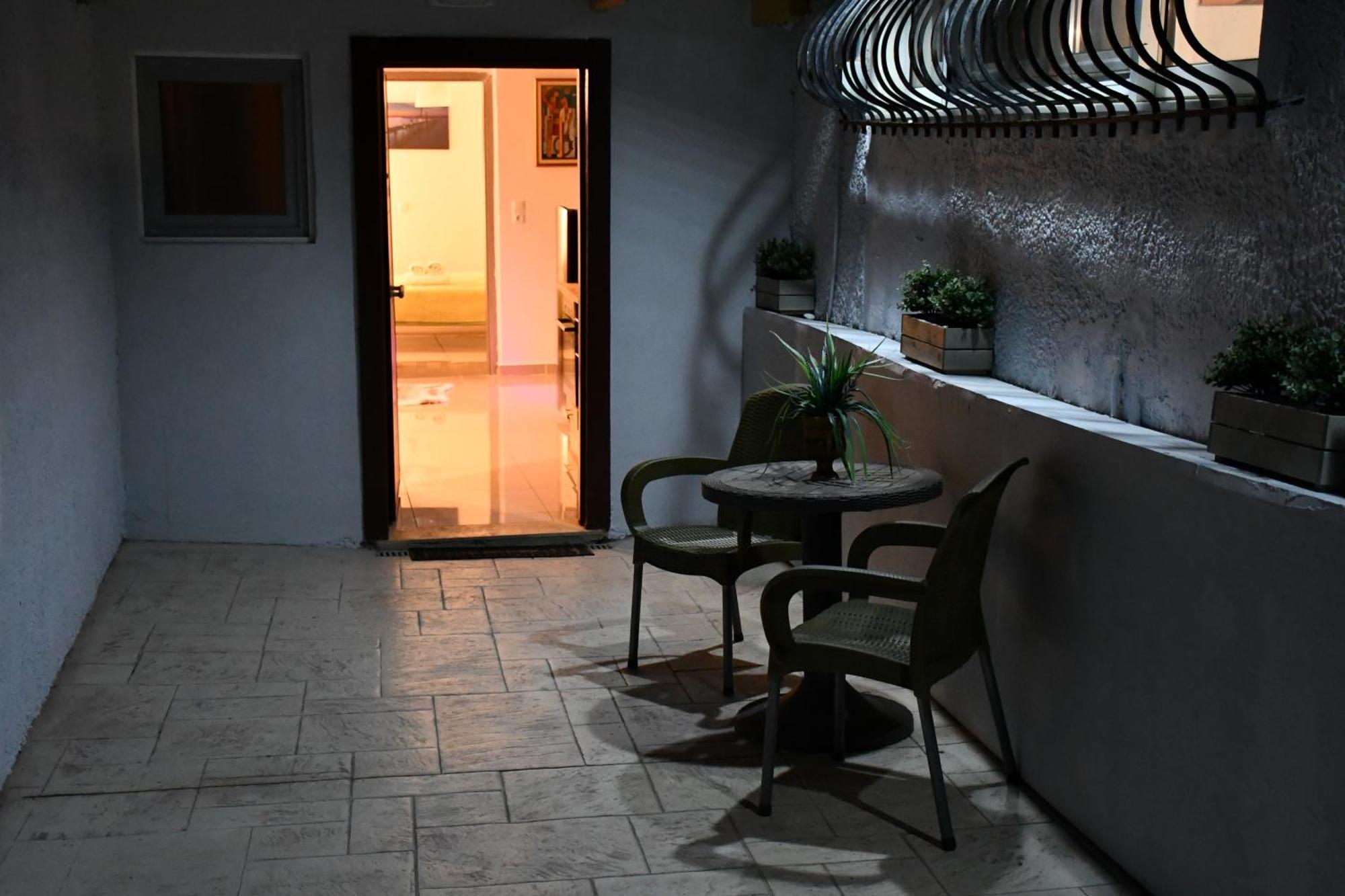 Apartmán Johnson House Rafína Exteriér fotografie